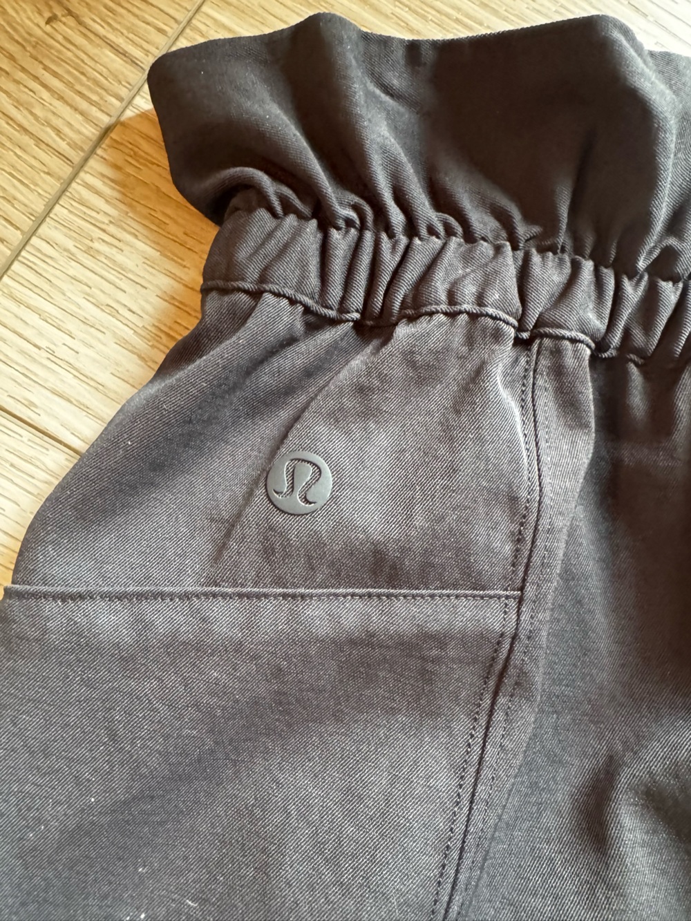 Black lululemon women’s skirt size 8 - Picture 4 of 4